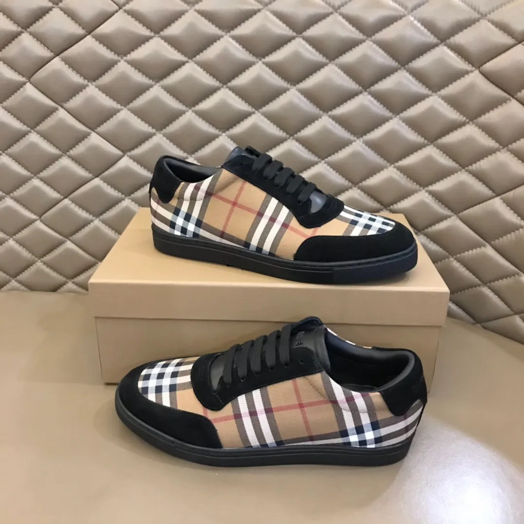 ◾️Men's Shoes💰360 B's men's classic low-top sneakers are reinterpreted with Vintage retro plaid cotton and cowhide materials, and are decorated with a new brand logo. First-layer cowhide lining, embossed Burberry logo on the heel, and original TPU outsole! 38-44 (45 customized)